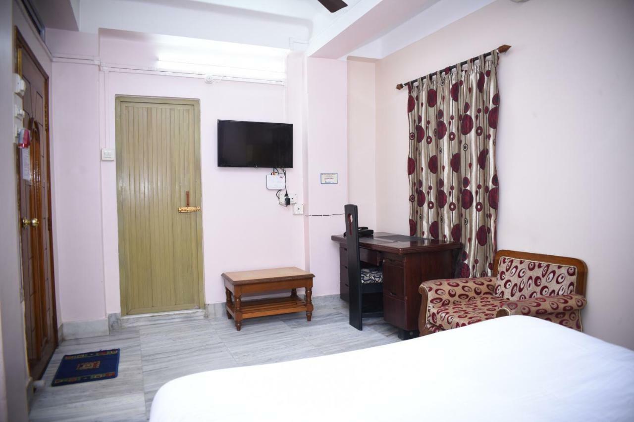 Spot On 37646 Hotel Centre Palace Silchar Exterior photo